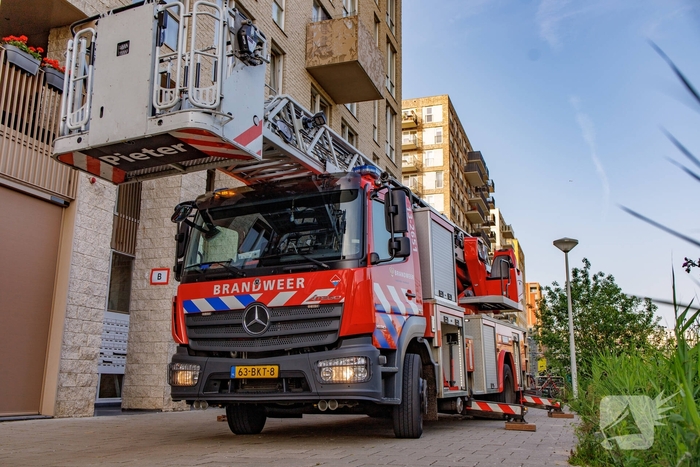 Brand in flat met evacuaties