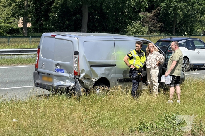 Botsing tussen twee auto's zonder gewonden