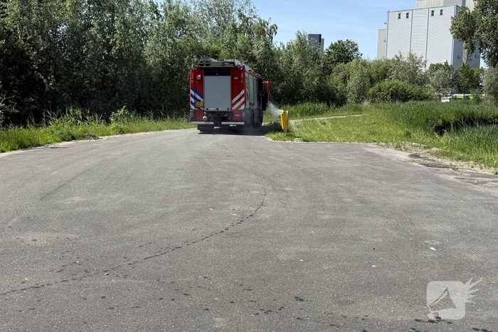 Buitenbrand ontstaan door prullenbakbrand