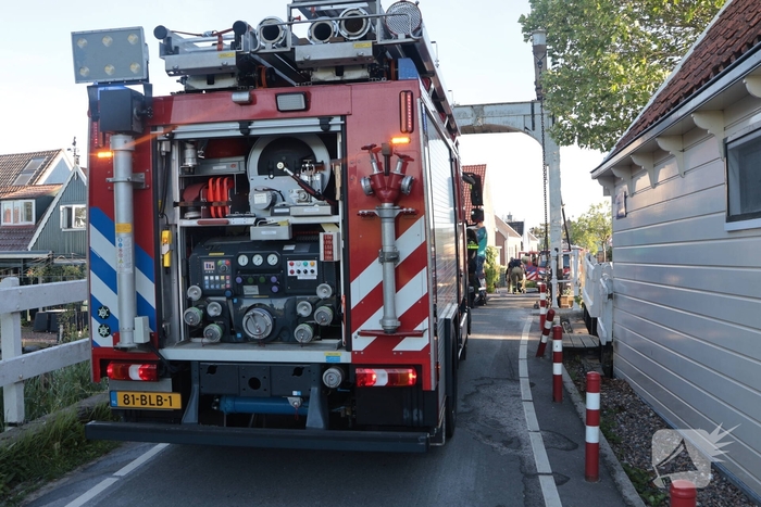 Bewoner nagekeken na brand in woning