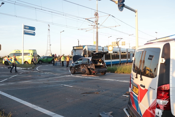 Drie auto's betrokken bij aanrijding met letsel