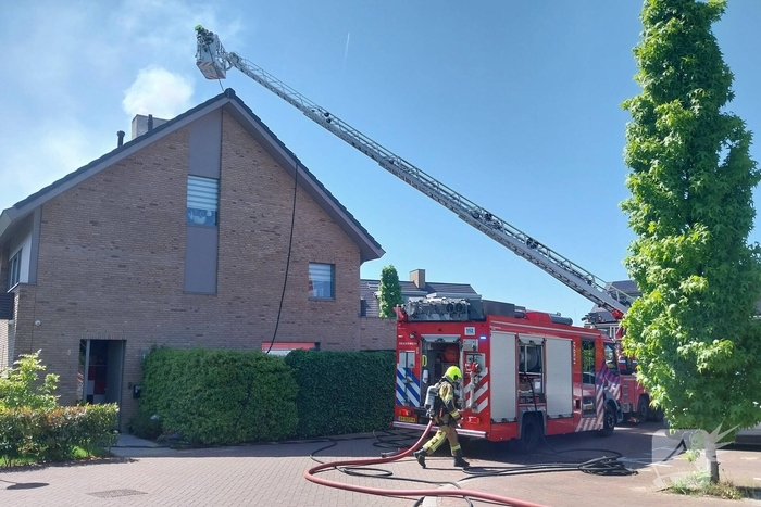 Flinke brand op dak van woning