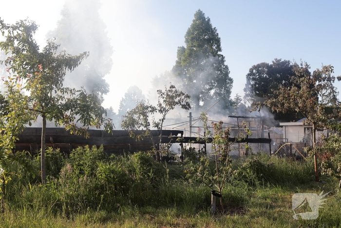 Buitenbrand verwoest huisje op recreatiepark