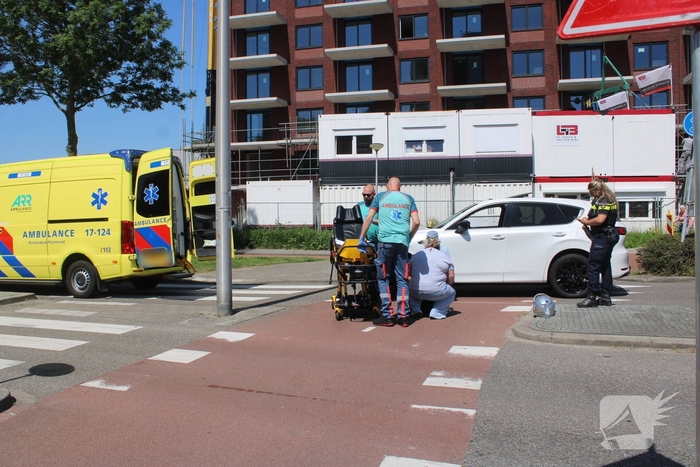 Scooterrijder gewond bij aanrijding op rotonde