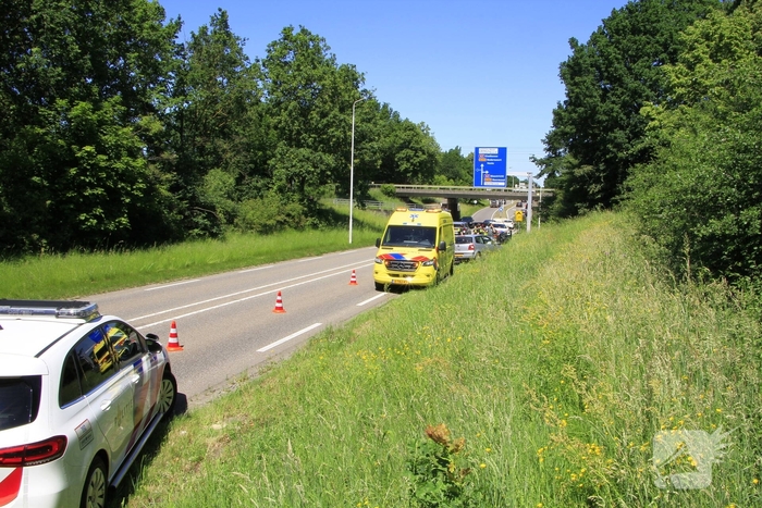 Aanrijding tussen voertuigen leidt tot lichte verkeershinder