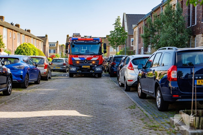 Rookontwikkeling na brand op dak woning