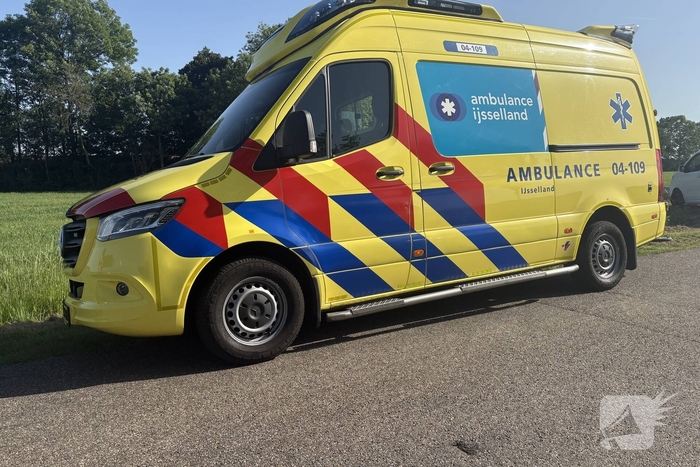 Botsing tussen twee auto's leidt tot ambulance-inzet