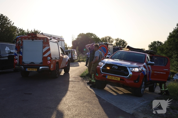 Brand in berm en struikgewas snel onder controle