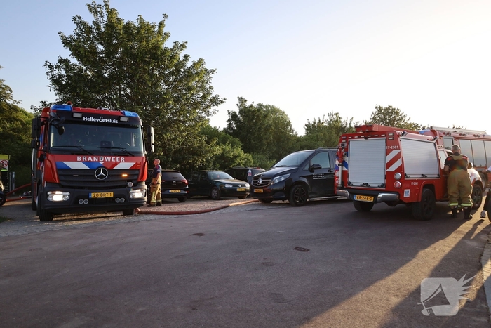 Brand in berm en struikgewas snel onder controle