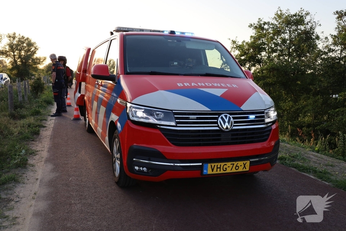 Brand in berm en struikgewas snel onder controle