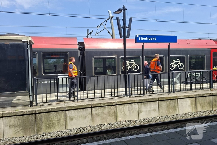 Verstoring treinverkeer door persoon op het spoor