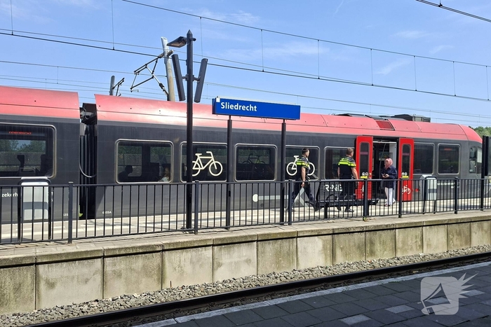 Verstoring treinverkeer door persoon op het spoor