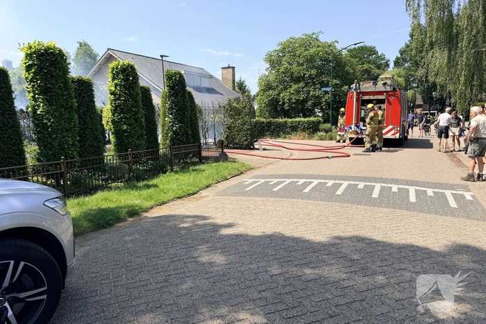 Buitenbrand ontstaat tijdens onkruidbranden