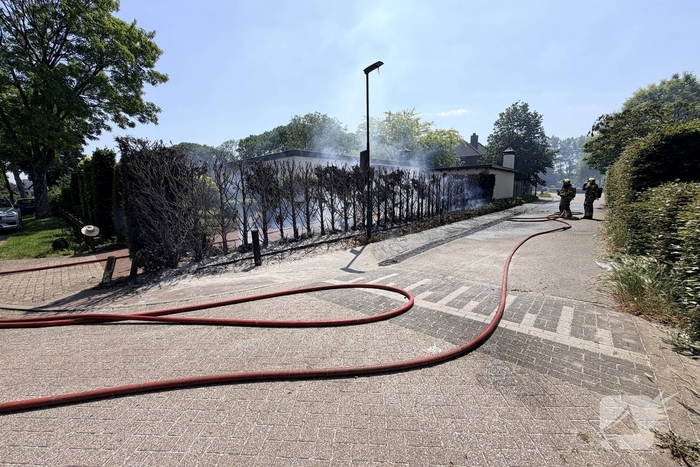 Buitenbrand ontstaat tijdens onkruidbranden