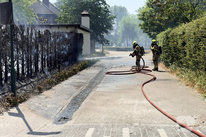Buitenbrand ontstaat tijdens onkruidbranden