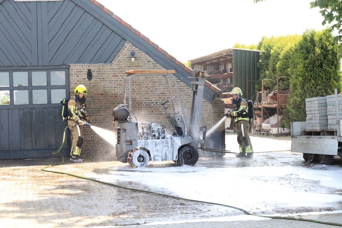 Brand in heftruck tijdens werkzaamheden