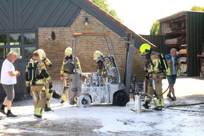 Brand in heftruck tijdens werkzaamheden