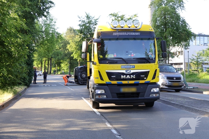 Bakkerijproducten in bestelbus beschadigd na ongeluk