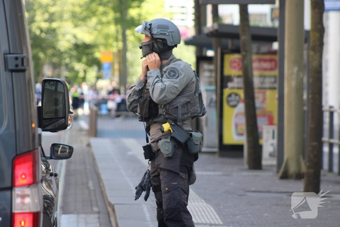 Man met verward gedrag roept om hulp bij gemeentehuis