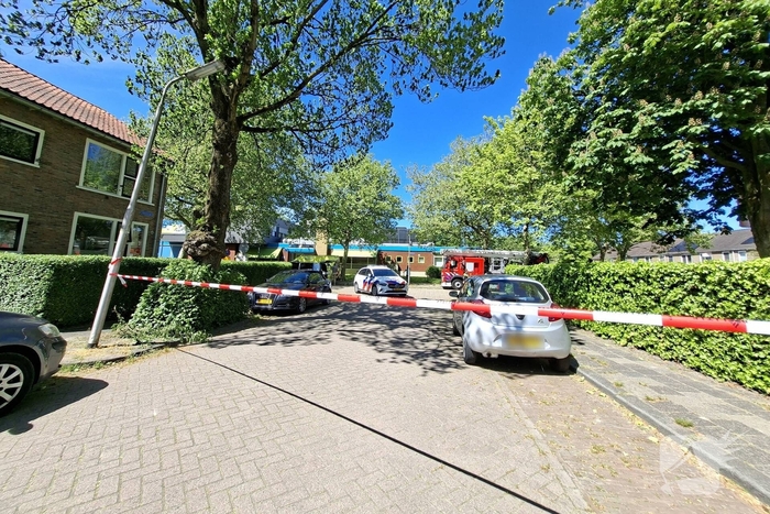 Persoon op dak zorgt voor grote inzet van hulpdiensten