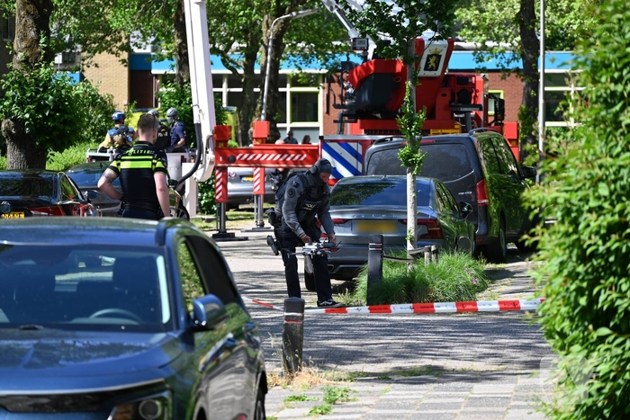 Persoon op dak zorgt voor grote inzet van hulpdiensten