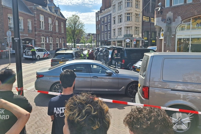 Arrestatieteam ingezet, politie sluit omgeving af