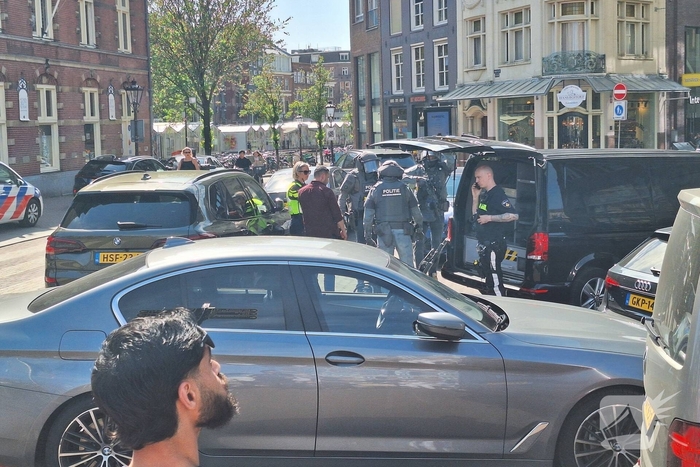 Arrestatieteam ingezet, politie sluit omgeving af