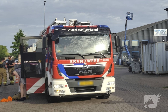 Tientallen voertuigen verloren door brand