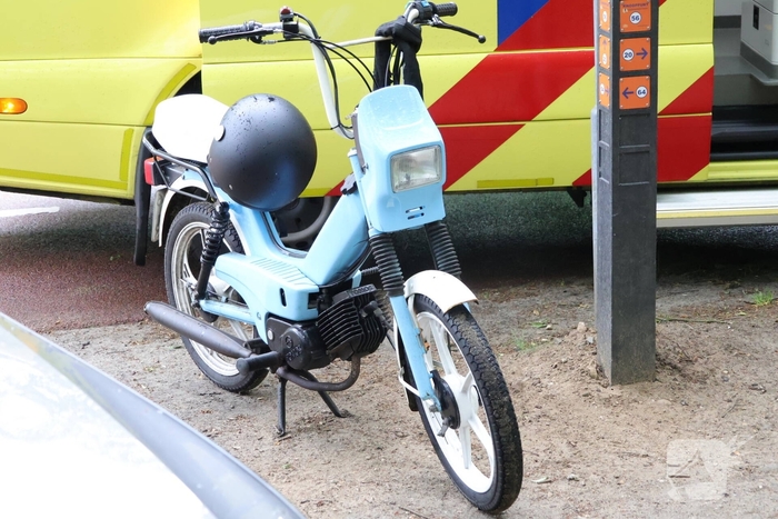 Bromfietser gewond bij botsing met auto