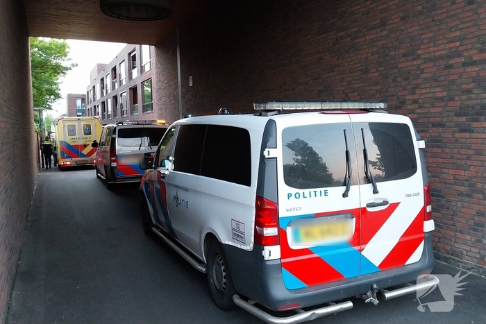 Scooterrijder in botsing met bezorgbus supermarkt
