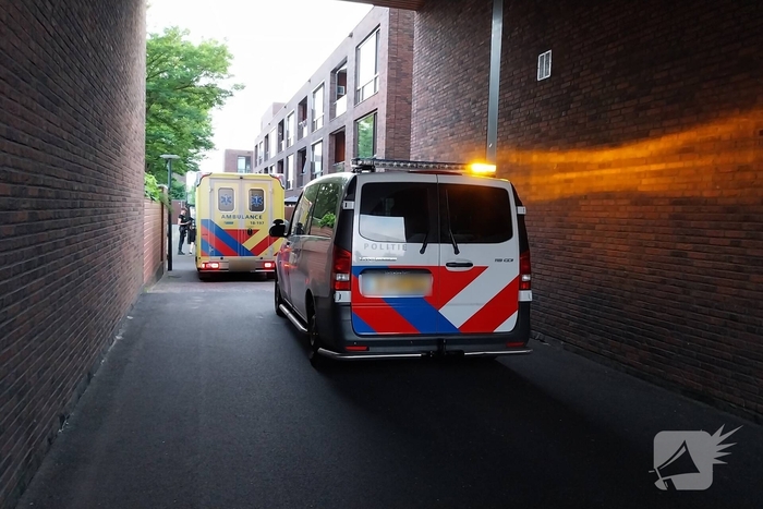 Scooterrijder in botsing met bezorgbus supermarkt