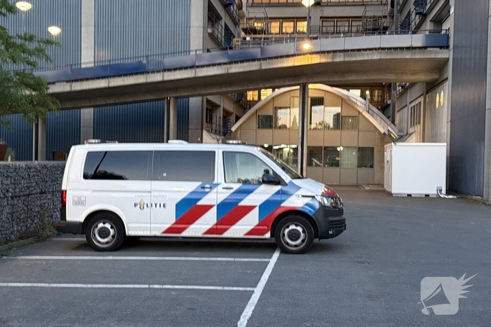 Zwaargewonde na mishandeling voor station Leiden Centraal