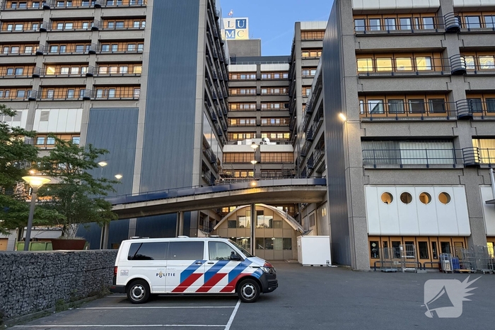 Zwaargewonde na mishandeling voor station Leiden Centraal