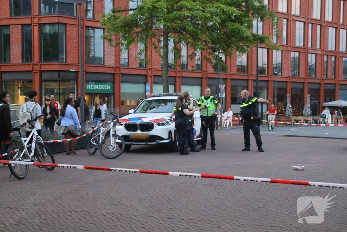 Zwaargewonde na mishandeling voor station Leiden Centraal
