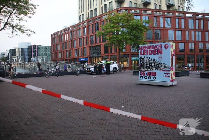 Zwaargewonde na mishandeling voor station Leiden Centraal