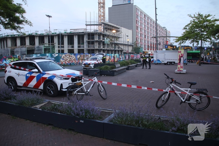 Zwaargewonde na mishandeling voor station Leiden Centraal