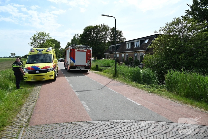 Persoon op driewieler raakt te water