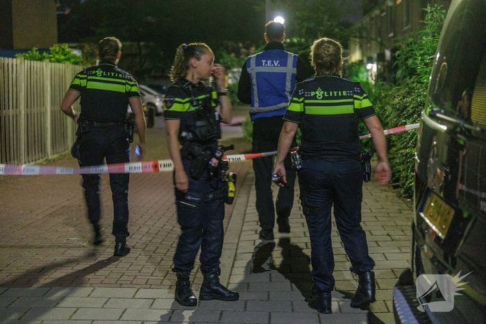 Explosie beschadigt voordeur rijtjeswoning