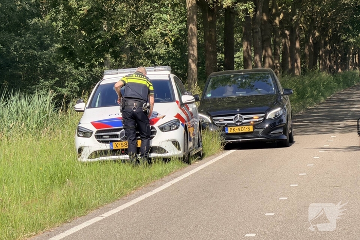 Brommobiel in brand onder brug