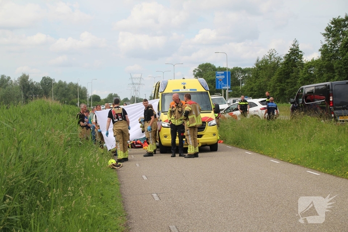 Bestelbusje komt te water, bestuurder gereanimeerd
