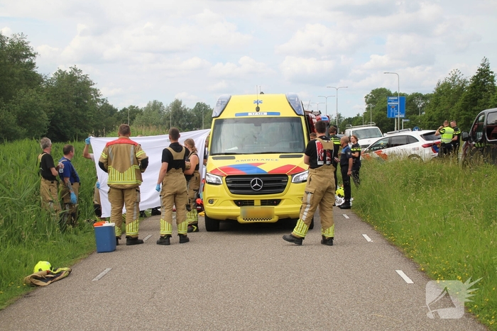 Bestelbusje komt te water, bestuurder gereanimeerd