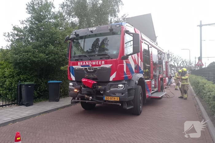 Brand in coniferen Haag veroorzaak flinke rookontwikkeling