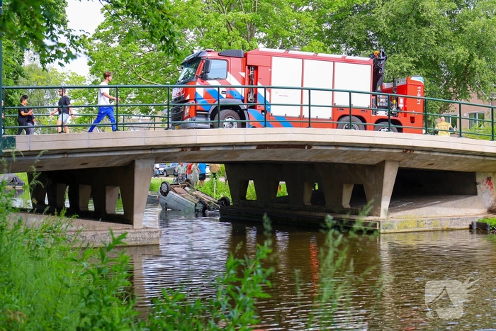 Auto te water in Oostzaan