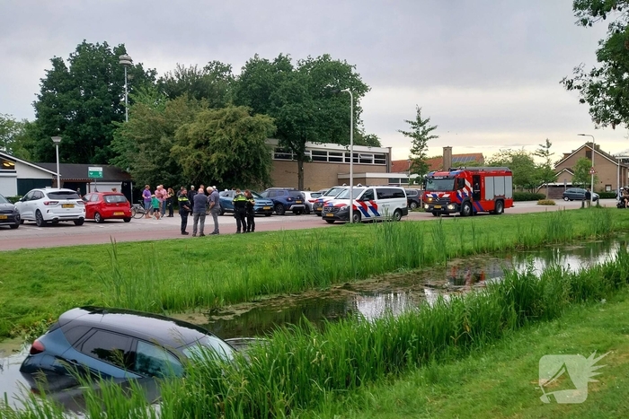 Geen gewonden bij voertuig te water