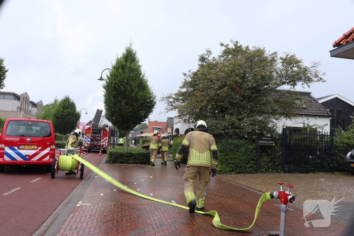 Brand op dak van woning