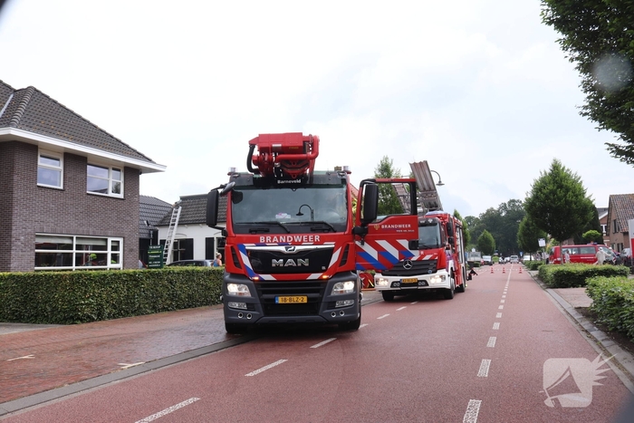 Brand op dak van woning