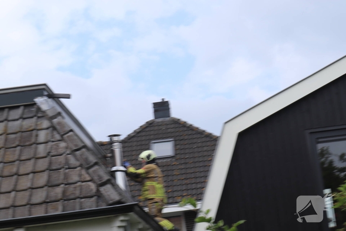 Brand op dak van woning