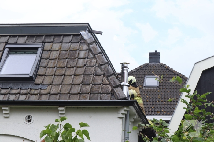 Brand op dak van woning