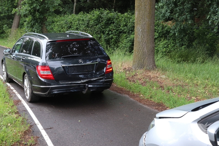 Meerdere inzittenden gecontroleerd na aanrijding
