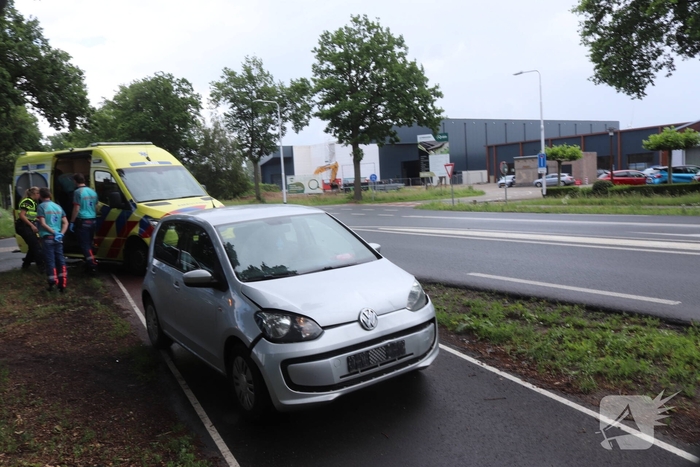 Meerdere inzittenden gecontroleerd na aanrijding